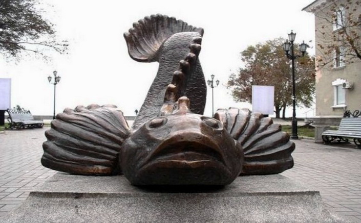Памятник рыбе бычку